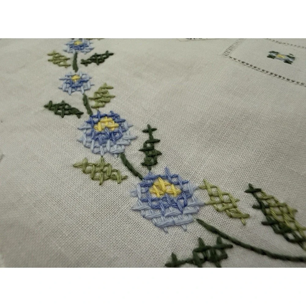 Vintage‎ NEW Set of 2 Round Doily w/ Bag Pull String Embroidery Floral